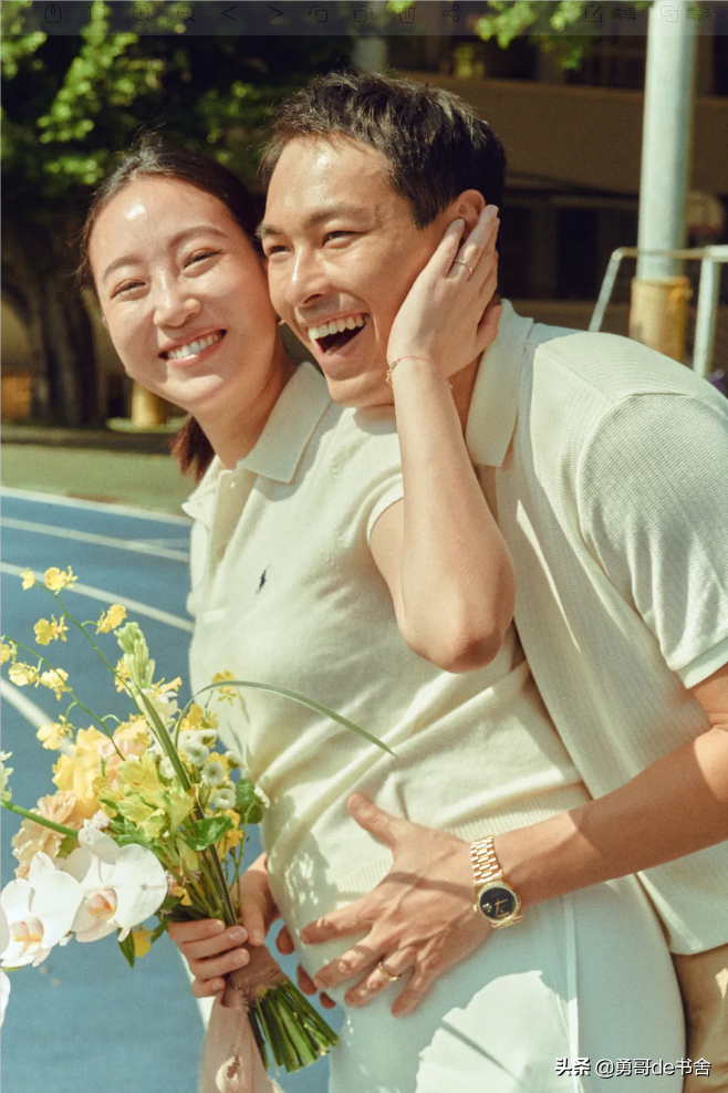 2022巴黎时装周最土CP出圈了！堪比欧阳娜娜搭上了宋小宝