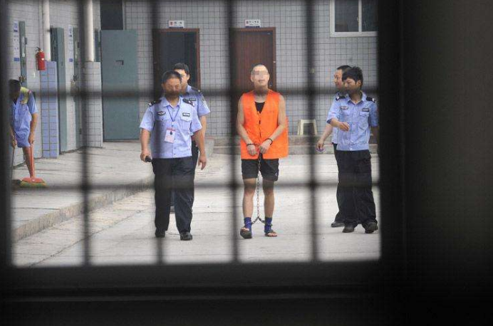 2009年，女学霸为爱拒供黑人男友，被判枪决后哭着向父母表示忏悔