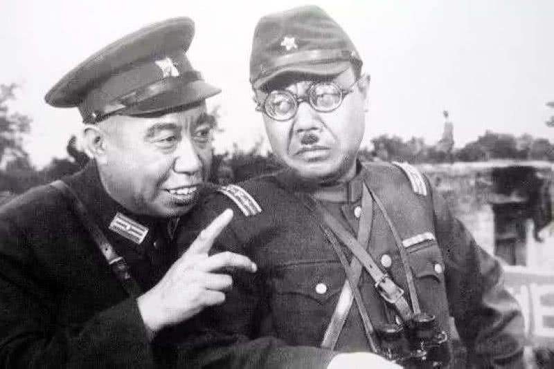 粟裕收到伪军中将送的一盒烟,脸色突变,令全军集合关闭电台