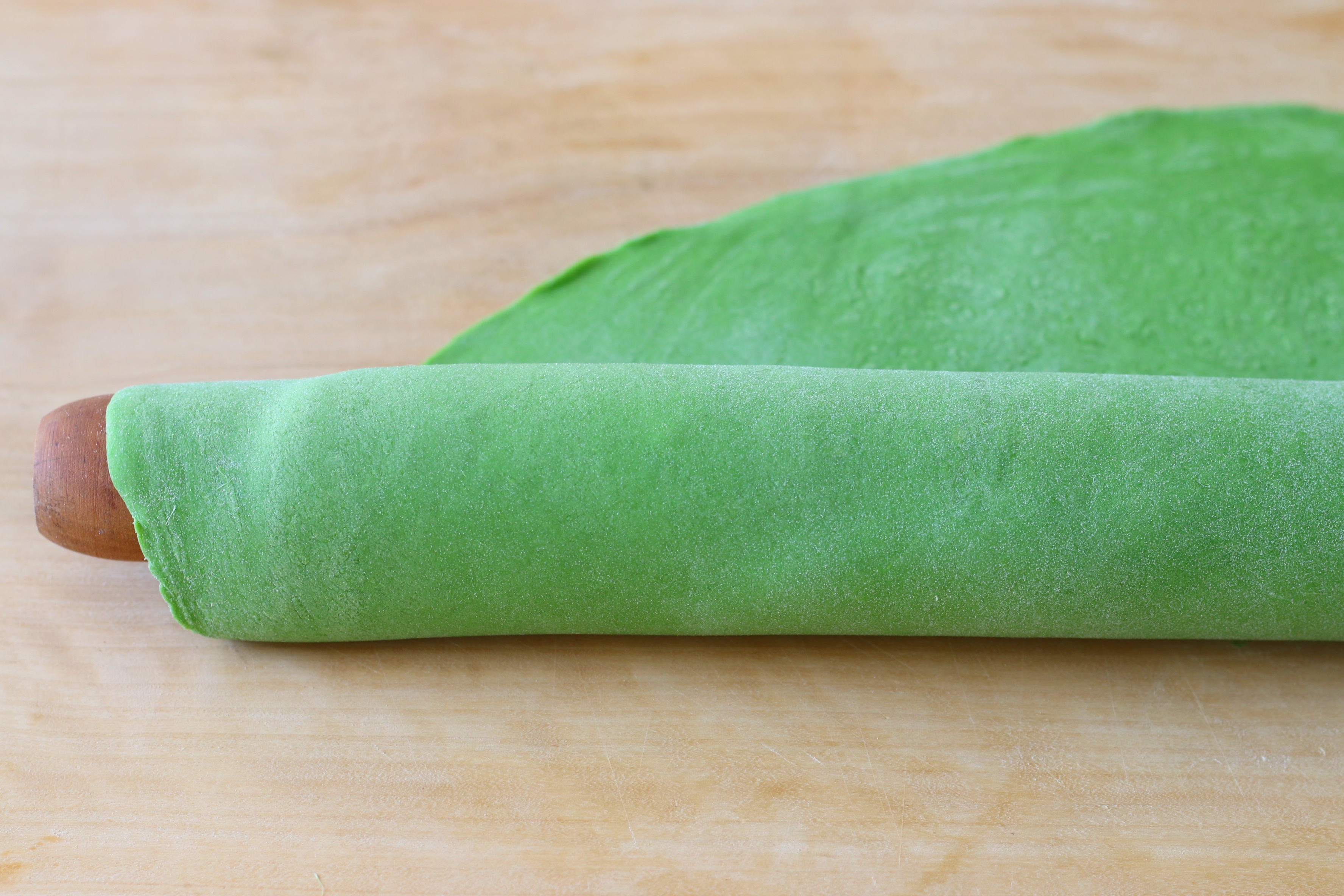 菠菜手擀面的正确做法，及固色技巧，不用加小苏打，面条照样翠绿