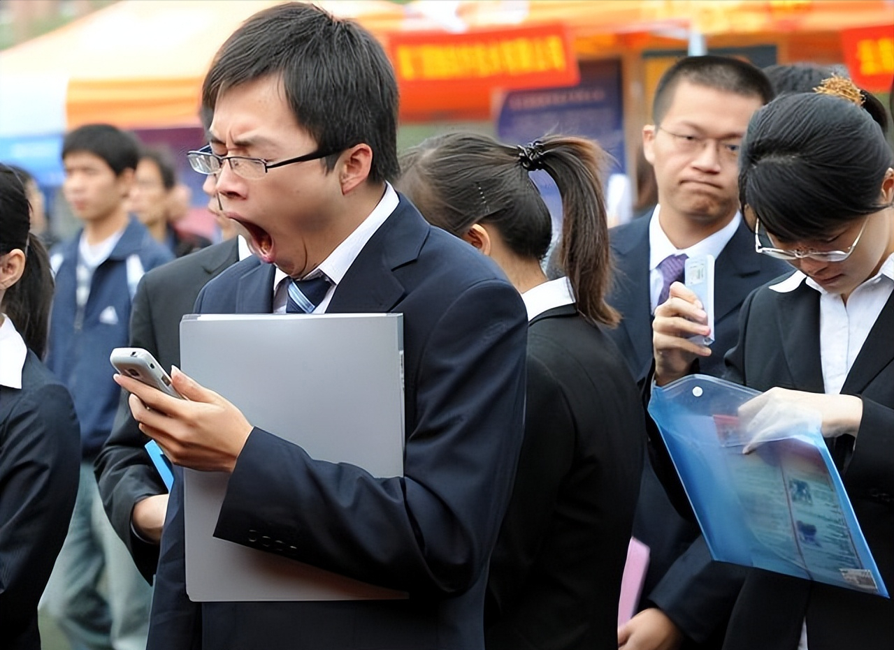 22高校毕业生平均薪资出炉，明显高于往年！学生：我还没找到工作