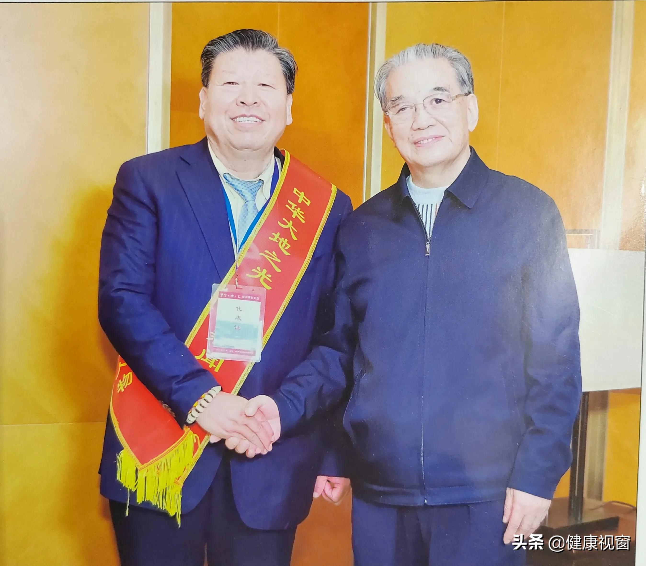 谱写振兴乡村的凯歌&mdash;&mdash;记陕西京泰集团党总支书记王然劳