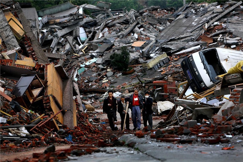 汶川地震遇难8万人，损失8000亿！他们的存款哪去了？