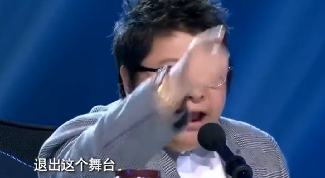 比赛不比实力比卖惨?流浪歌手弄虚作假,韩红怒斥:退出这个舞台