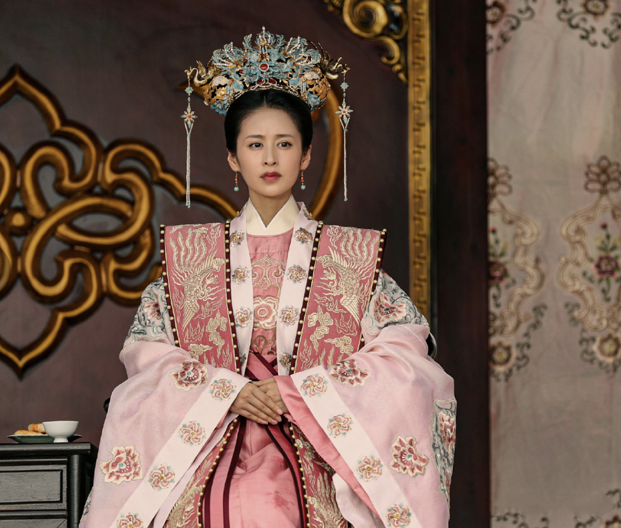 颖儿：父母为了她分居7年，她与丈夫AA制，生完孩子9天就复出拍戏