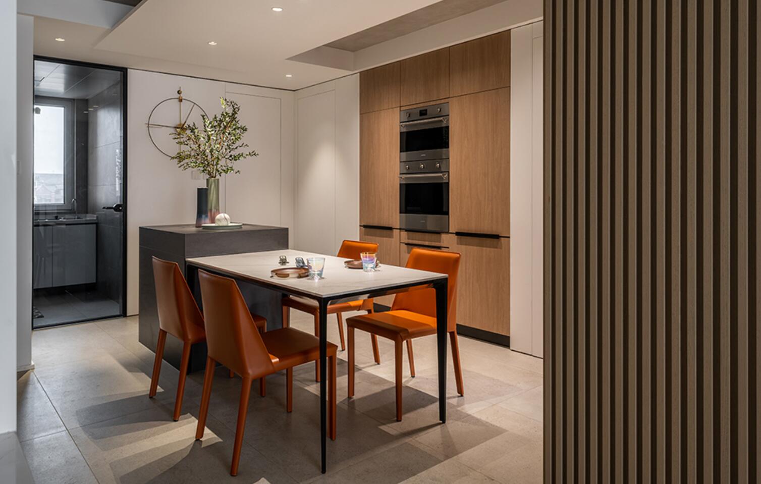 110㎡的户型，餐厅却只有巴掌大，她以逆向思维改造后，超舒适