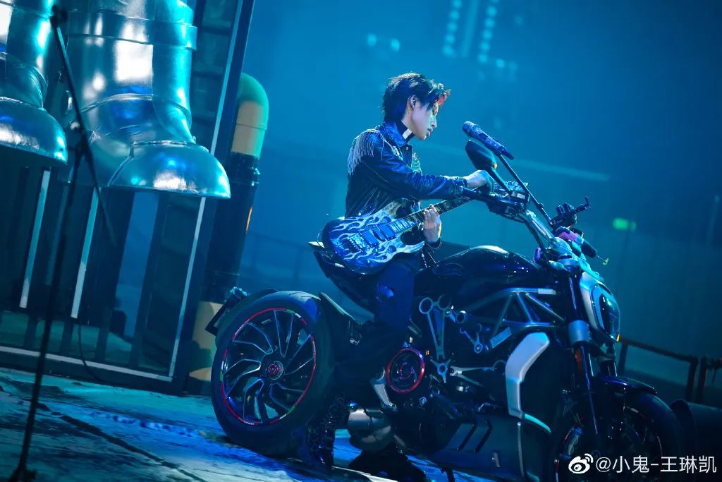 赵露思被田曦薇碰瓷？周震南复出开演唱会？张钧甯许光汉恋情？