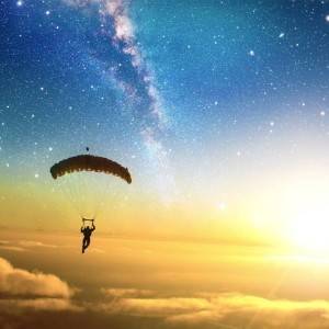 战胜内卷，拒绝躺平！高考作文参考范文《担大义，圆梦想》