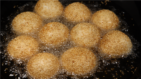 麻团和煎堆的秘诀都在这里，不开裂不回缩，个个空心，比买得还香