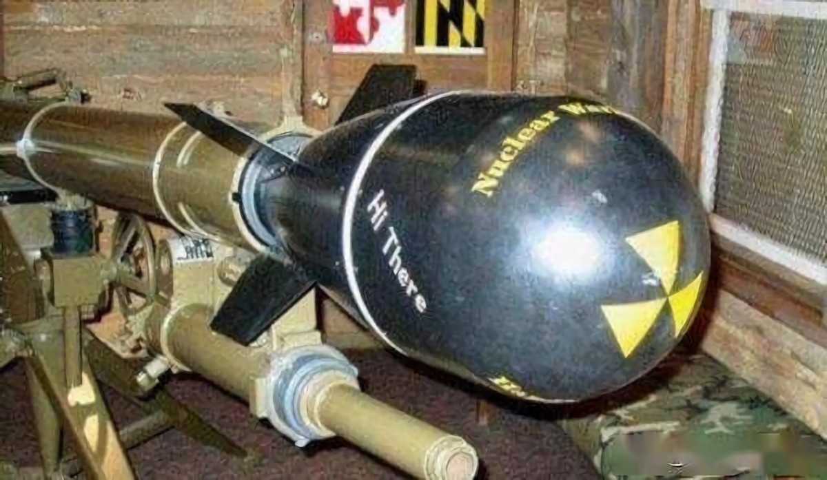 世界上最小的核弹，一个人扛着跑，为何被称为“最愚蠢的武器”？