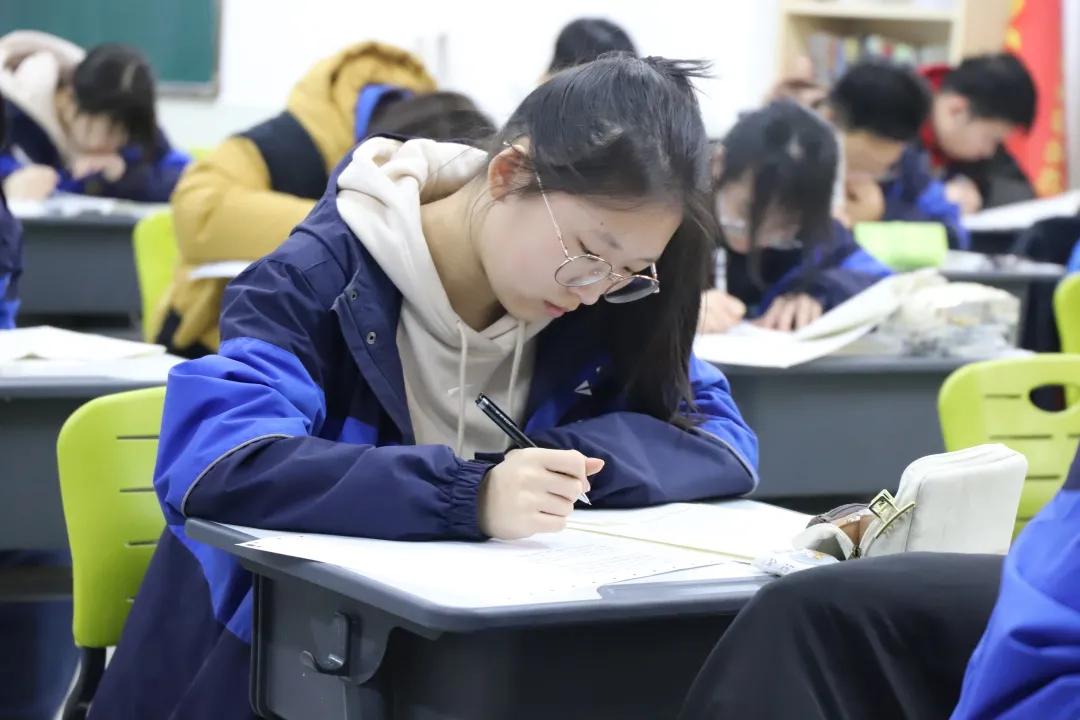 策马扬鞭，只争朝夕 | 恒德学子迎来期末考试