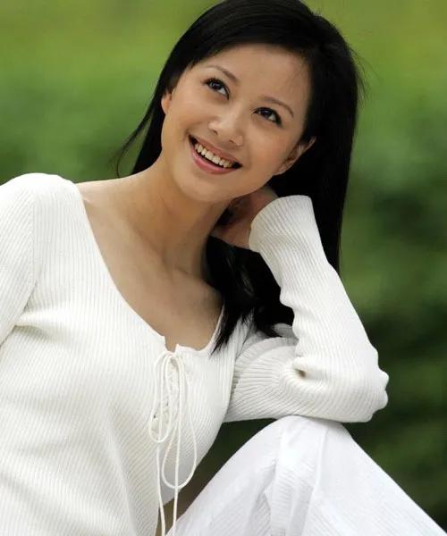 倪虹洁，15张精美的照片