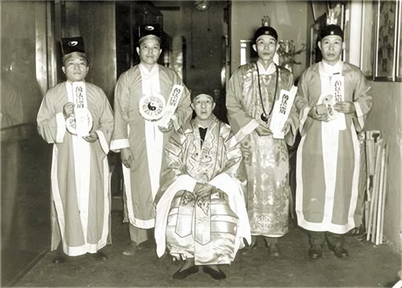 08年，陌生男子自称63代天师儿子，拿出信物证明宣称64代冒名顶替