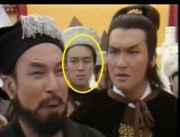 80年代参演20部剧，在TVB他跑了10年龙套，离开后夺得7次影帝提名