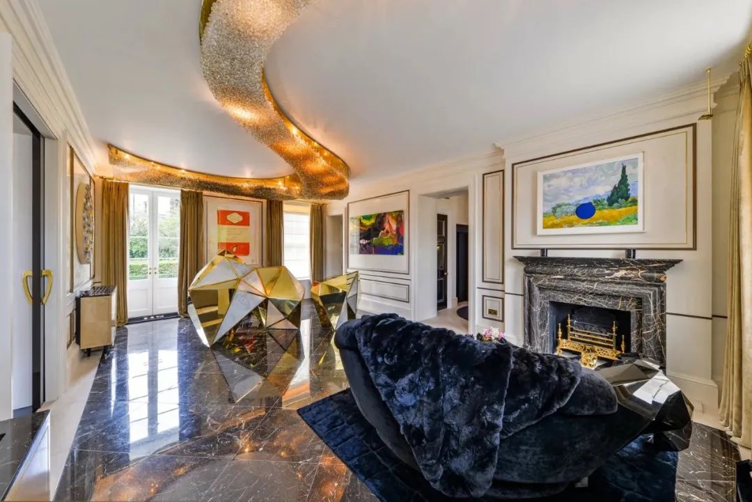 甩掉家暴老公，她带着十几亿身家嫁平民了