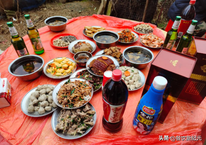 江西春节农村婚宴，16菜一汤，400元一桌，网友吐槽吃得太寒酸