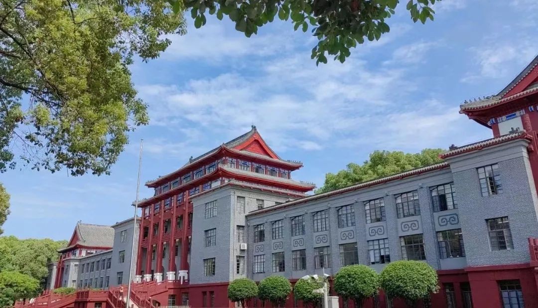 与时代同行，聚有志之士！四川大学：风雨百廿，与你共赴“一流”！