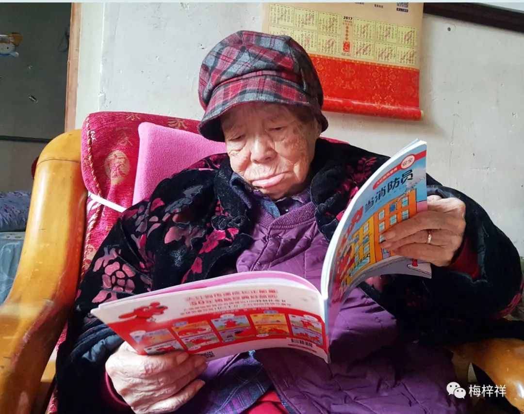 战友作品：母亲爱染指甲花（孔文婕）