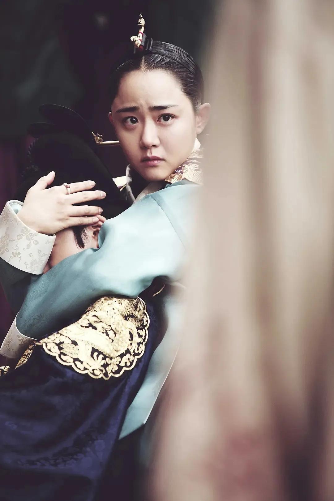 豆瓣8.5分的韩国电影《思悼》，儿子被父亲关进米柜8天而亡的故事