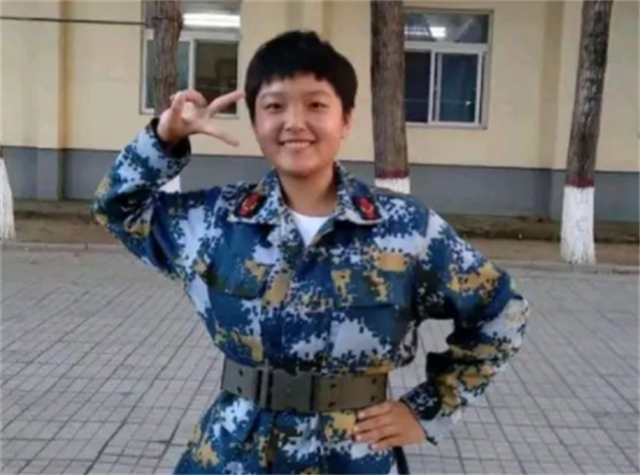 4年前707分上北大，拿到通知书仍在打工的河北女孩，后来准备参军