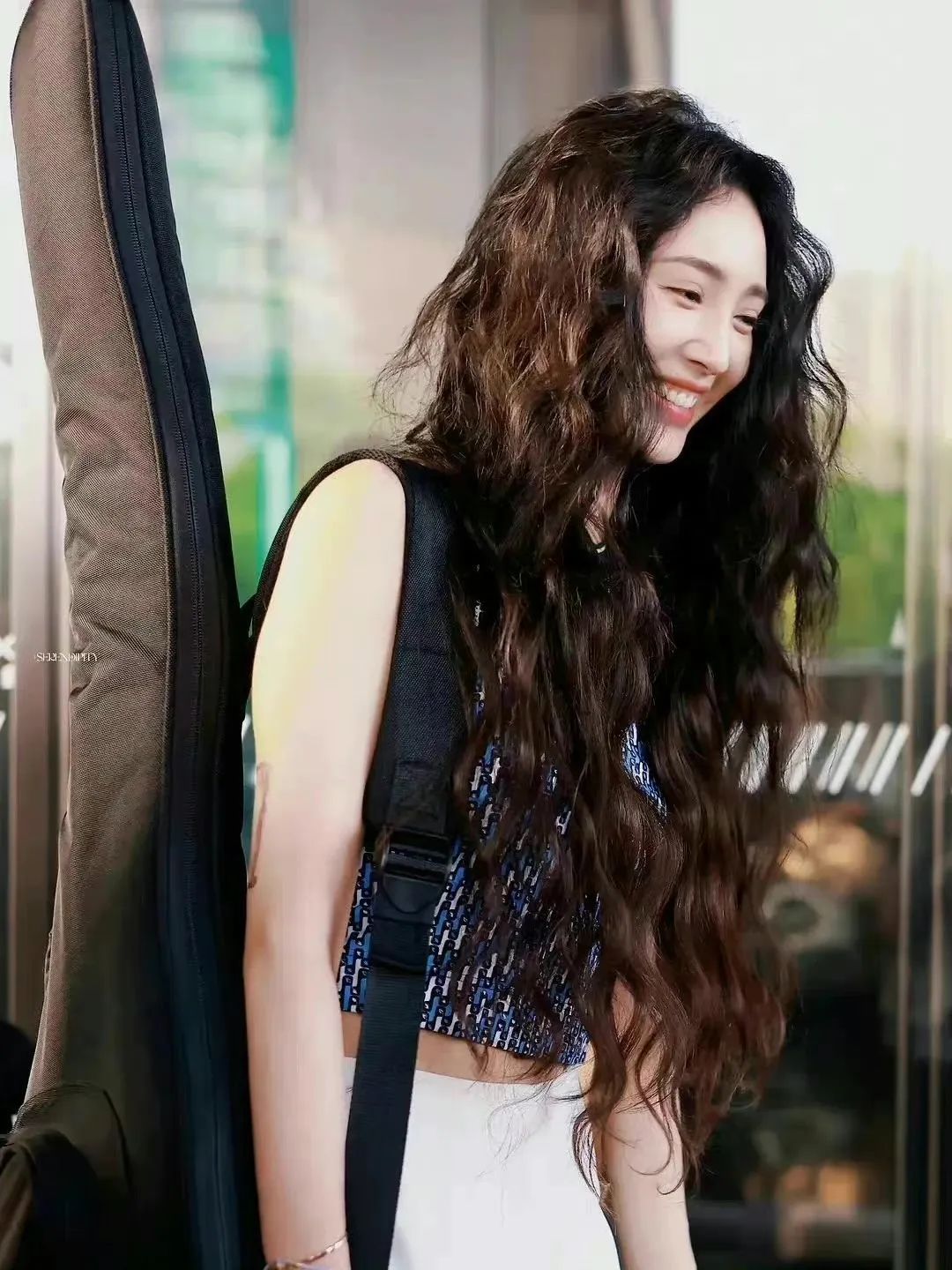 复古港式回潮，只差一头水波纹卷发