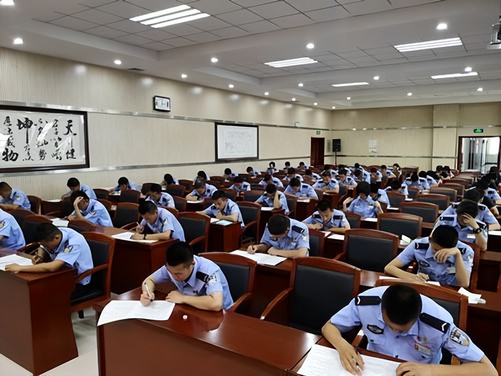比省考更容易的三个公务员考试，能参加就能上岸？大批人符合捡漏