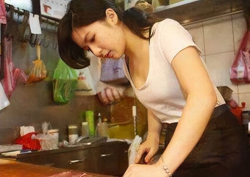 女大学生跳楼始末：主动当小三，3年被迫流产4次，坦言有钱不快乐