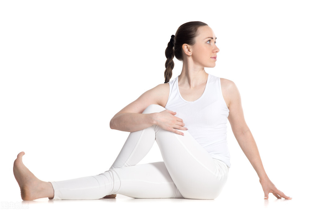 可以幫助你改善腰椎間盤突出的瑜伽動作，疫情期間可以練起來了