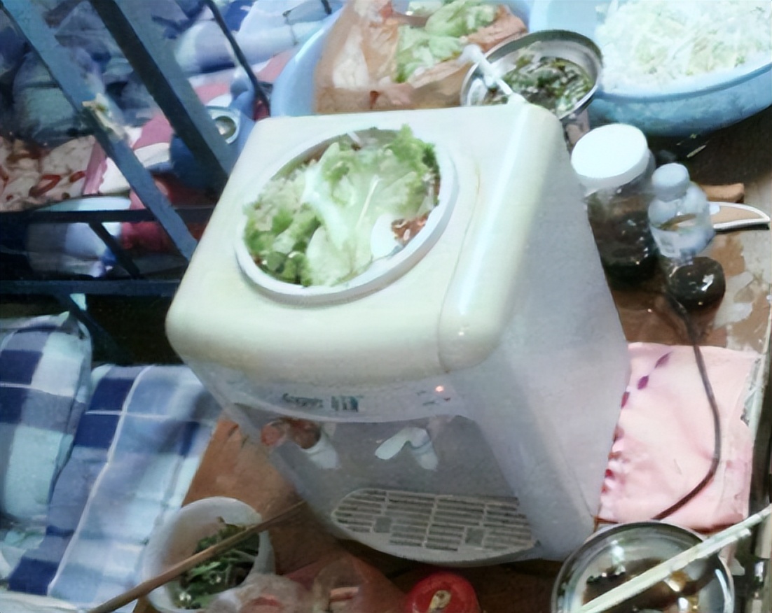 大学生宿舍又现“神操作”，堪比达人秀现场，大学生咋这么有才？