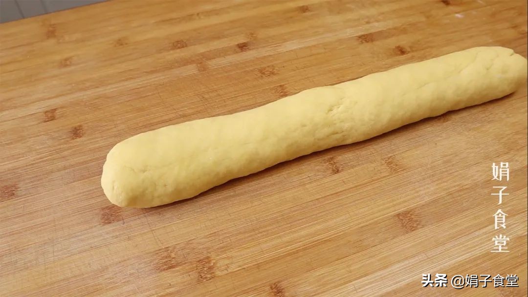 甜甜圈也能自己在家做，不用烤箱，不用模具​，蓬松柔软，简单好吃