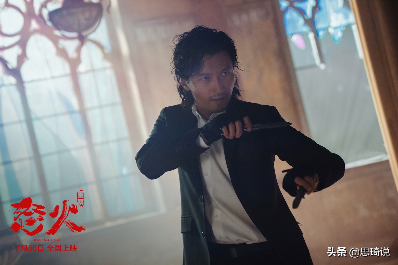 俞灏明的脸、谢霆锋的手、成龙全身是伤，辉煌背后是血泪