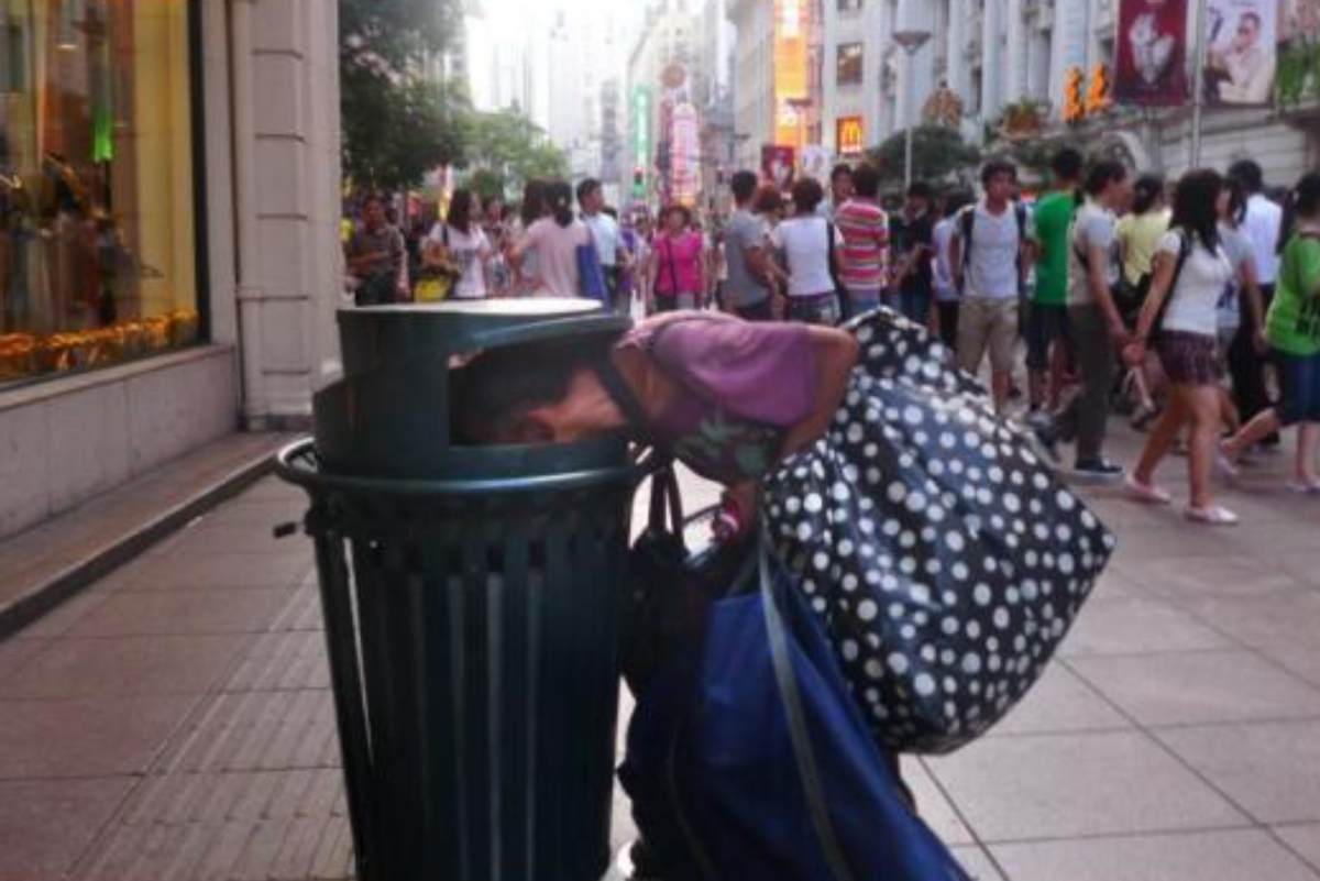 女大学生失踪12年后，她出现在母校废弃房……