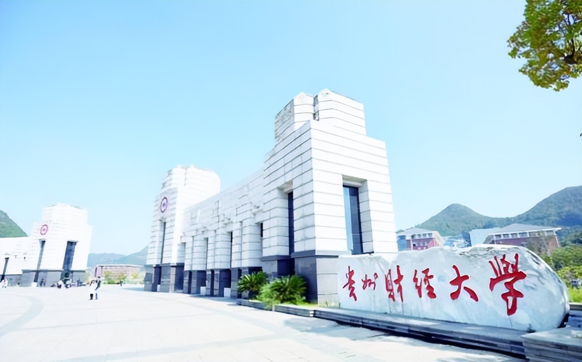 这4所高校适合文科中等生报考，录取分数低实力强，就业前景好