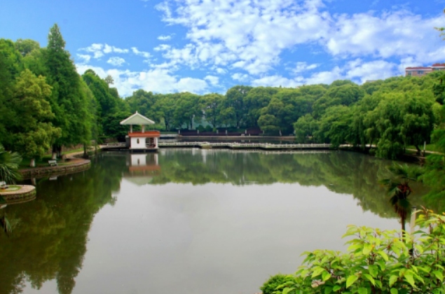 校名“贼大气”的一所大学，听着像是985、211，实则是二流高校