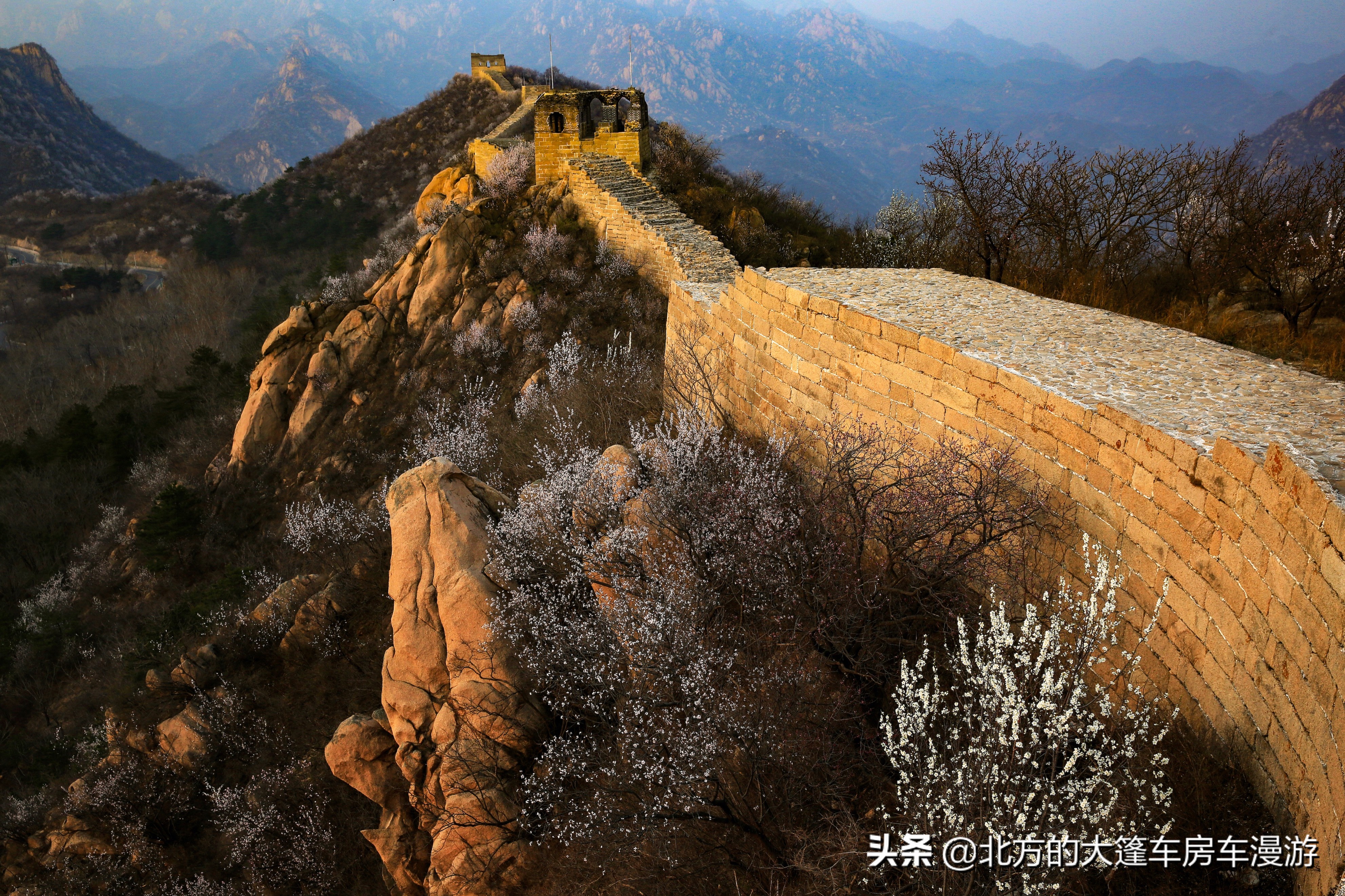 走过北京春天最美的盘山公路去那山桃花盛开的地方——龙泉峪长城