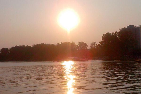 奶奶说：睡觉不能脚朝西头朝东，关乎地球磁场，真相如何？