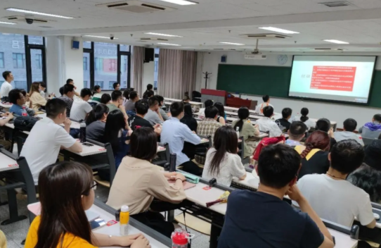 北大毕业的老师，却不愿给北大的学生上课？暴露学霸真实上课状态