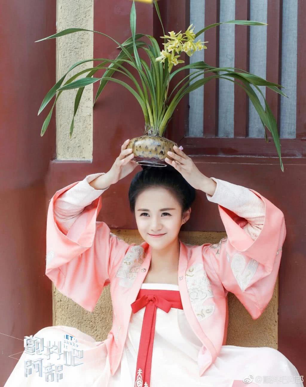 21岁韩国女星演小学生，与小8岁男孩合作，长相稚嫩毫无违和感