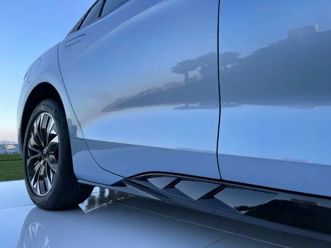 比亚迪海豹为啥火爆？预定车主：它平替奔驰实现了我的梦