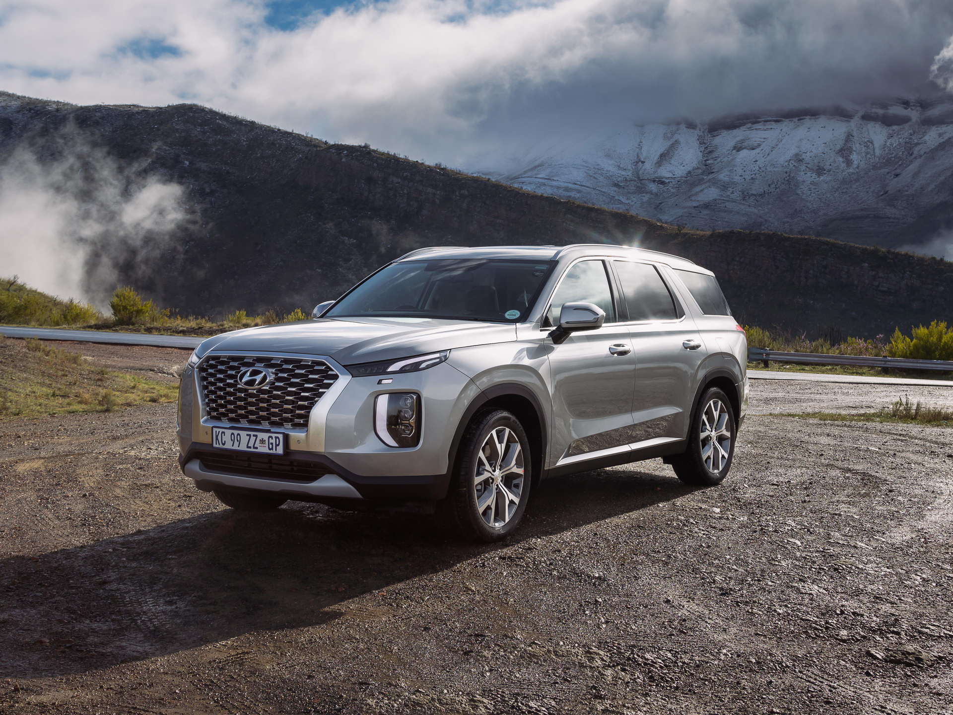 30万左右,配进口6缸发动机,现代旗舰级suv帕里斯帝,性价比之王