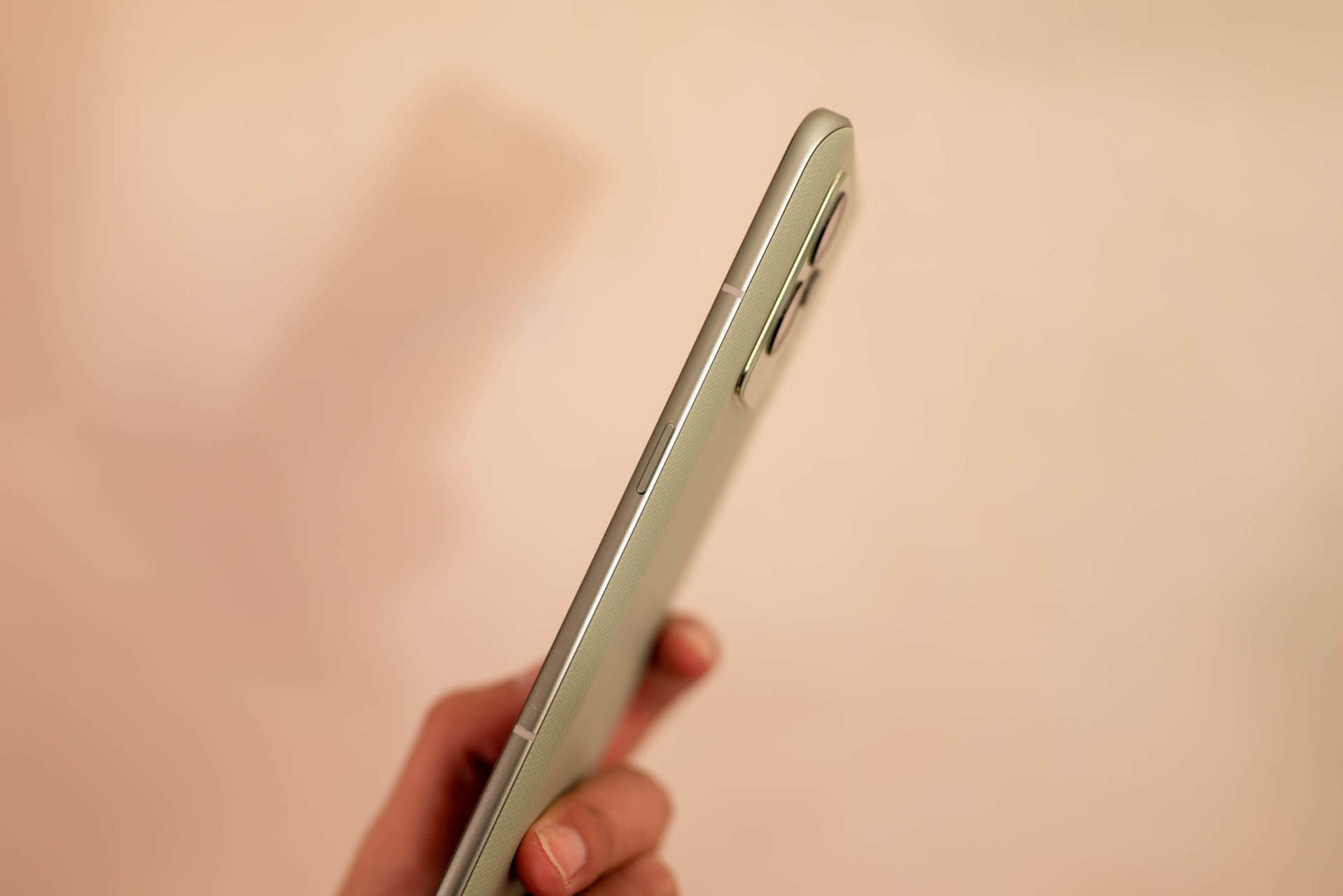“纸糊”的手机？它或许是当下最好的直屏，真我GT2 Pro深度体验