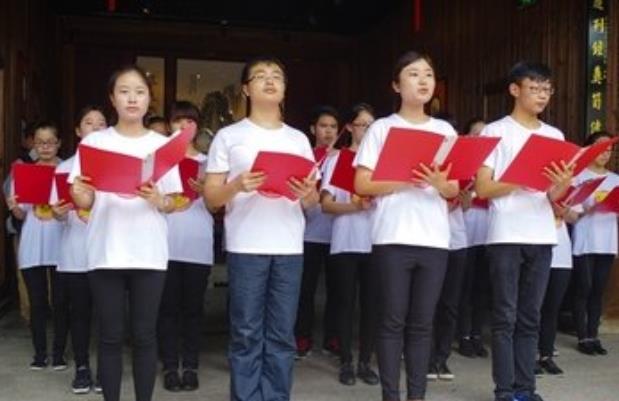 福师大发布“行走的招生简章”，校草版比校花版有效，考生很心动