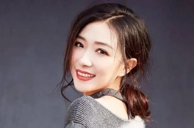 17年出道节目不火爆。连绯闻男友都还没曝光就生女孩，太低调了