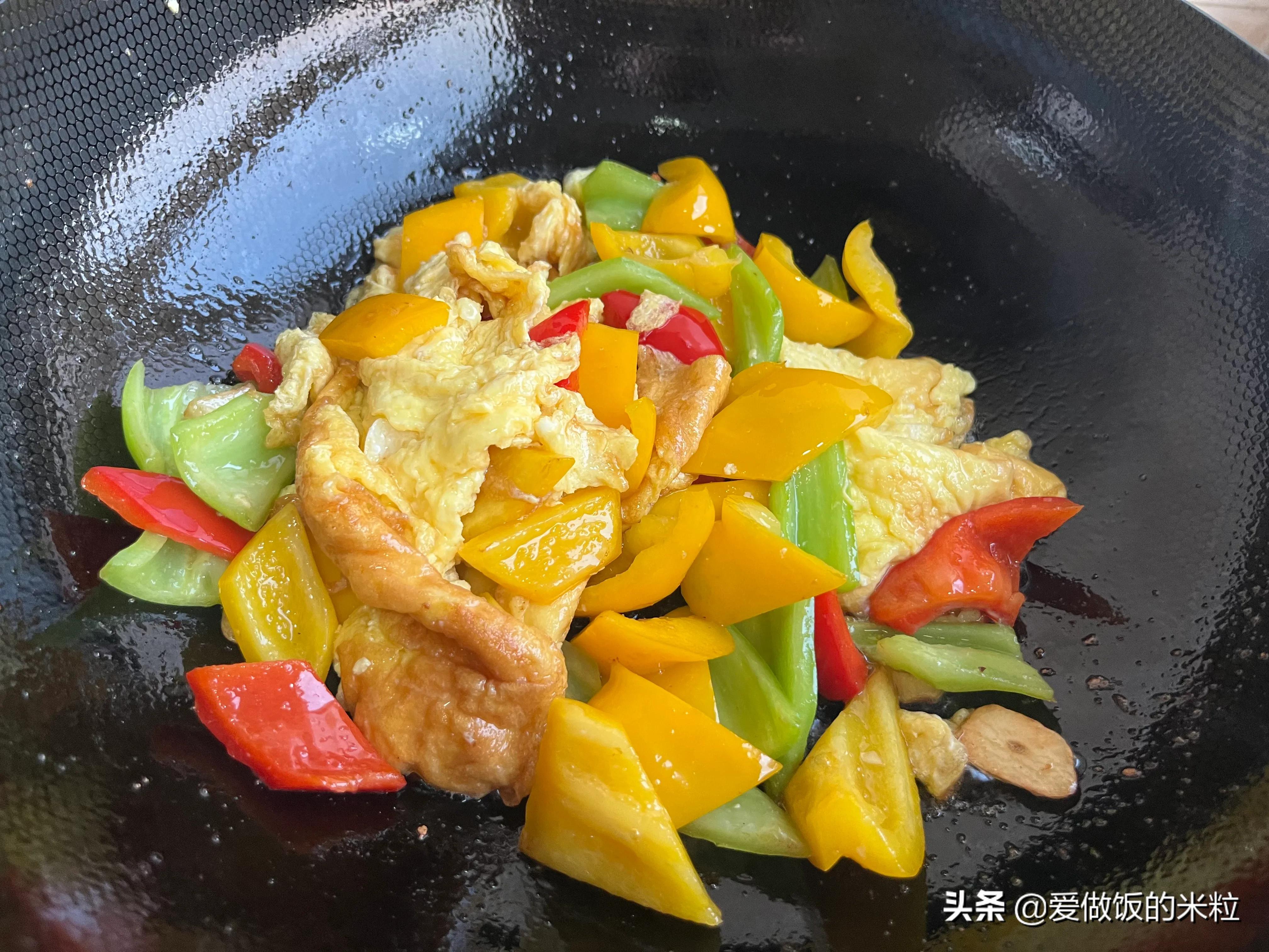 水果辣椒怎么做好吃（彩椒炒鸡蛋的烹饪教程）