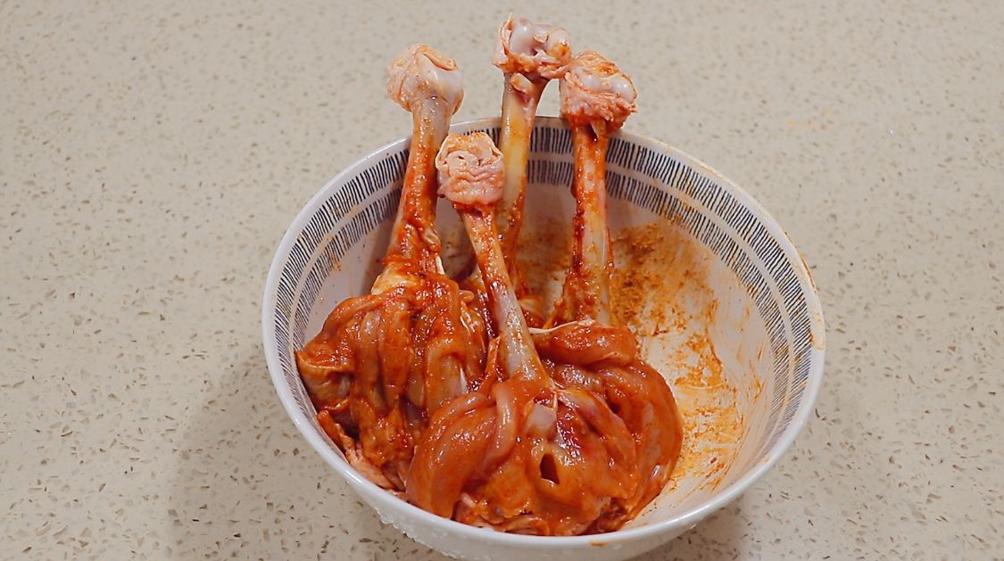 天气寒冷，碰到这面包，我绝不手软，包上大鸡腿，吃着真过瘾