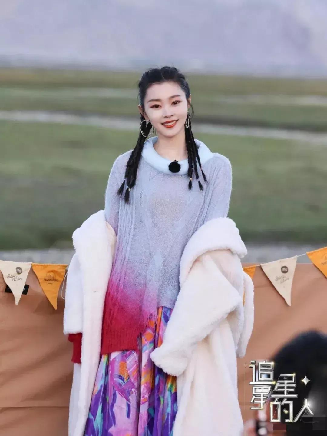 宋轶总是快乐甜美的样子，总能被这个姑娘的笑容打动