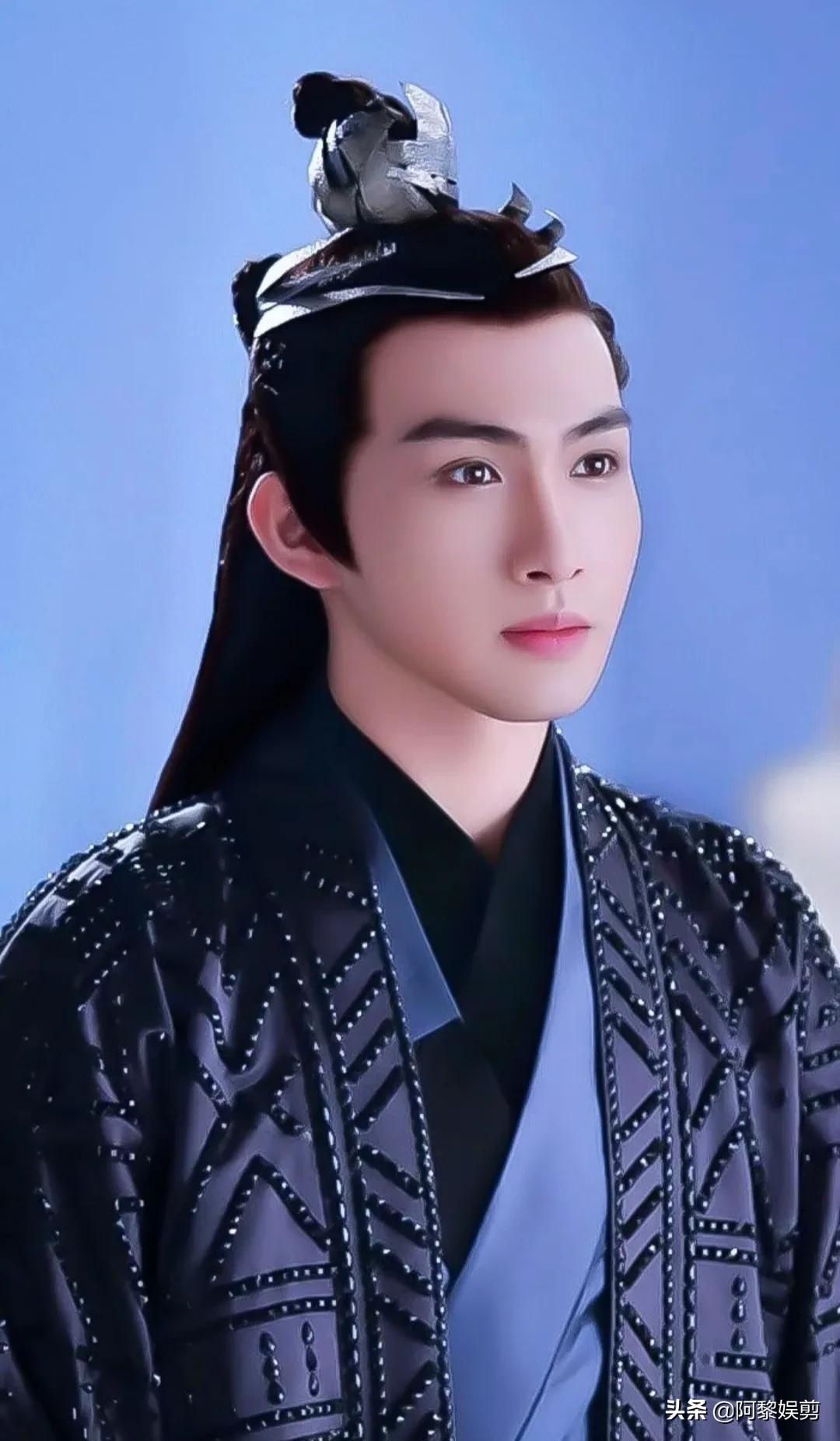 张彬彬太帅了，帅得无可挑剔，带着淡淡的悲伤