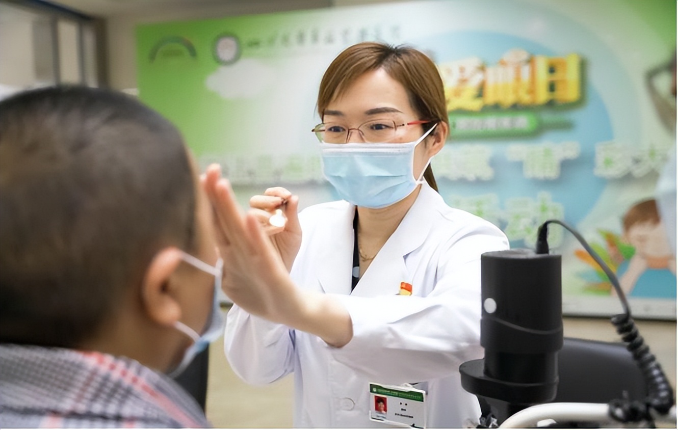 迎全国“爱眼日”眼科义诊为群众“办实事”