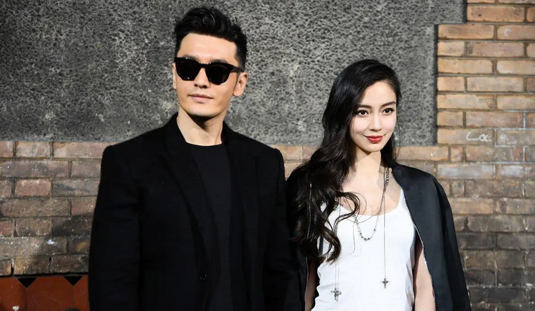 杨颖离婚后首次出现在荧幕，脸颊消瘦眼睛红肿，哽咽坦言尝试挽留