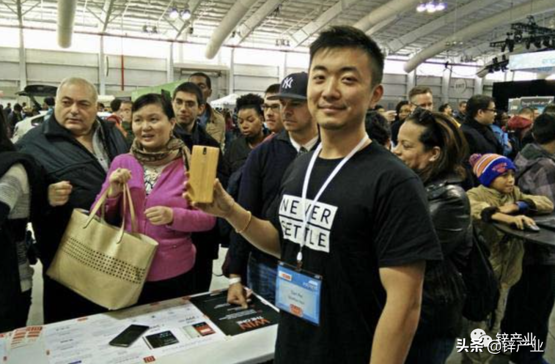 说苹果无聊的那个男人，做了一部手机